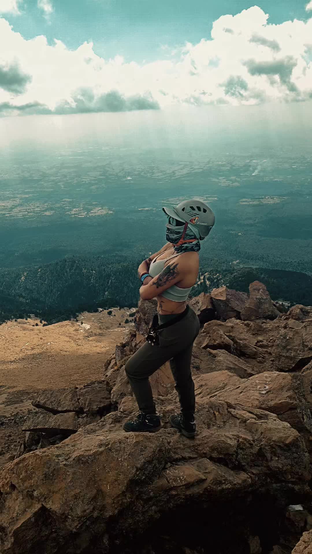 @Loba_de_la_montaña