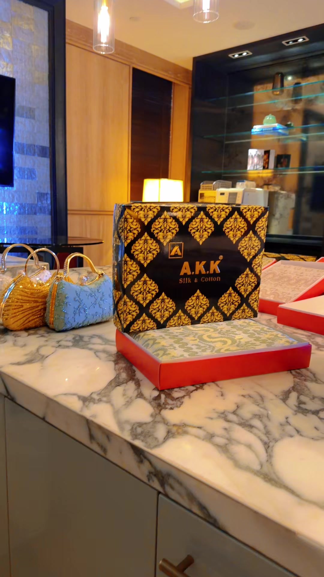 @Akk Silk (official account)