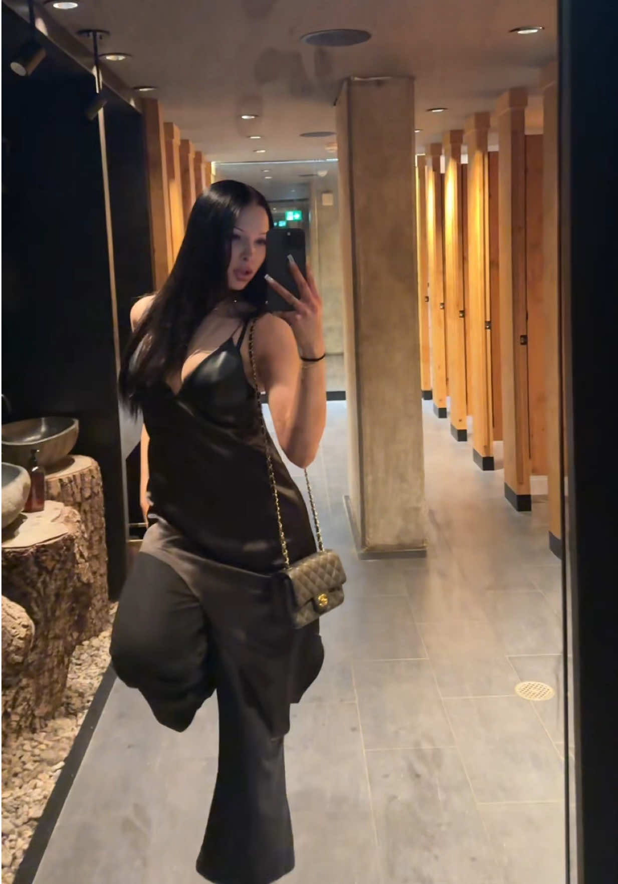 @⠀⠀