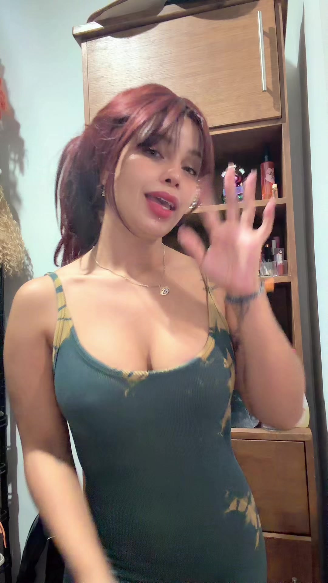 @Evelyn-latina