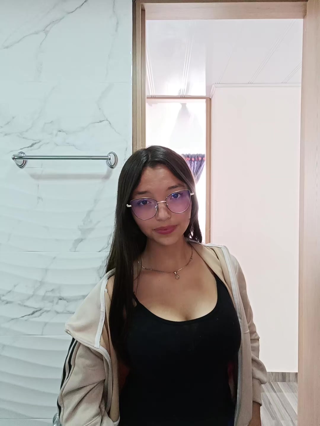 @→→→