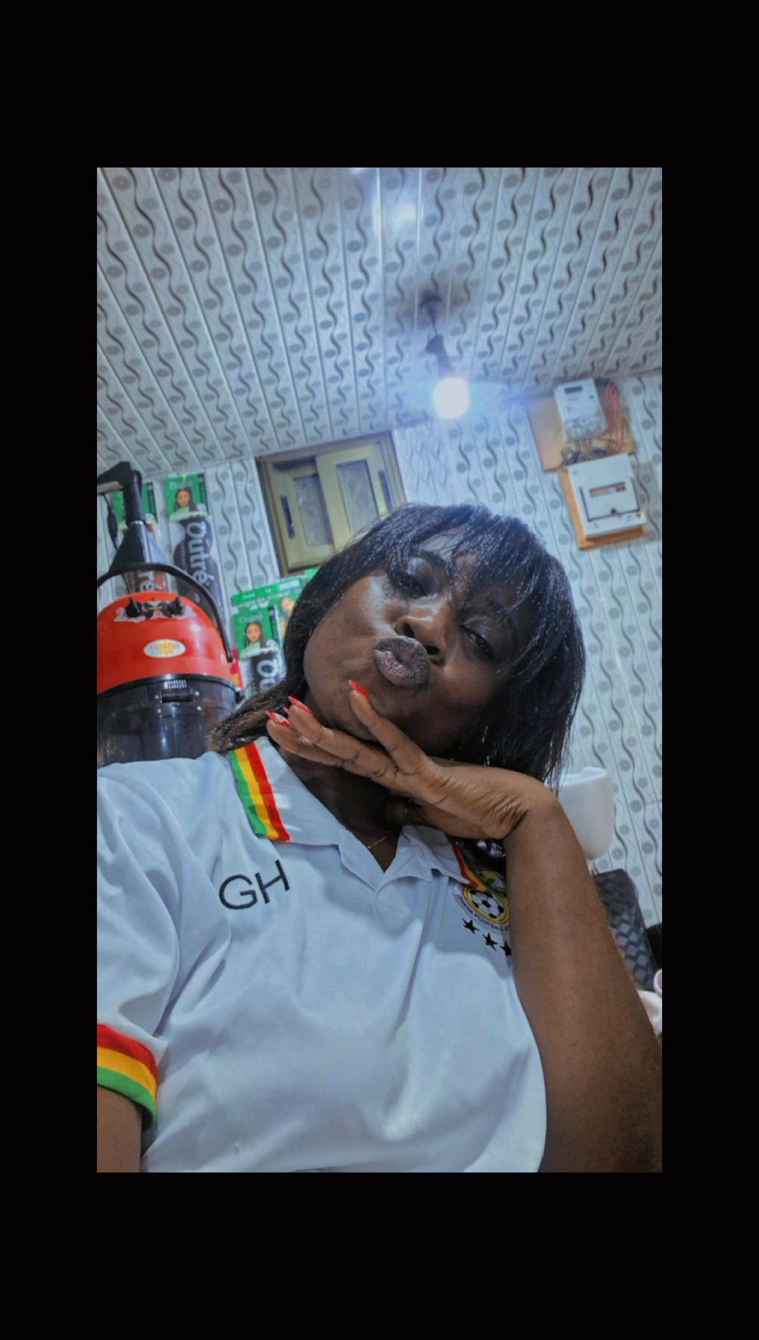 @YAA KISSIWAA ASANTE😇✨🥂