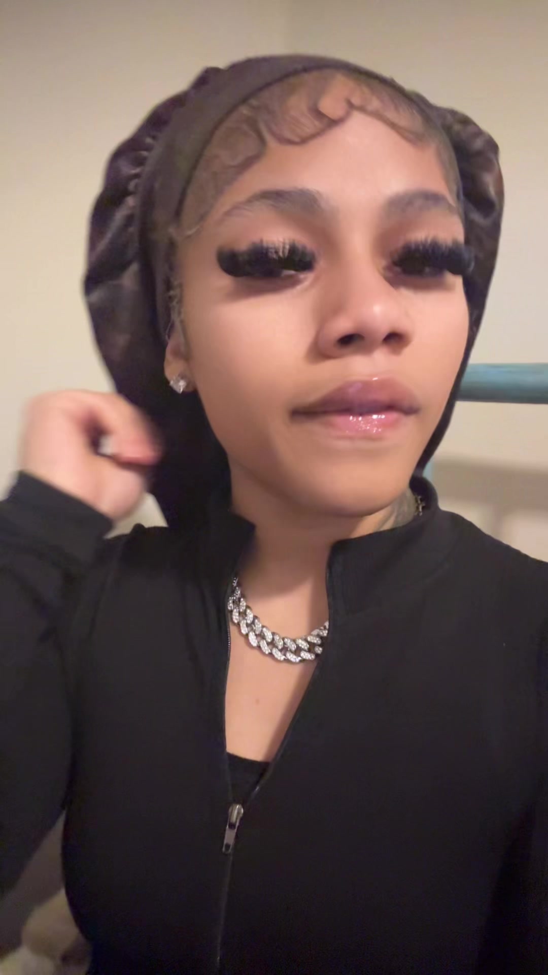 @~