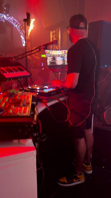@DJ KRIZ