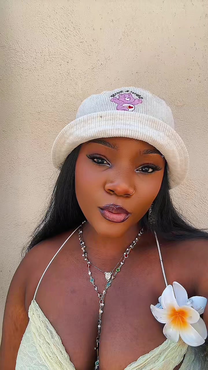 @𝒩ℴ𝓃𝓃𝓎 💋