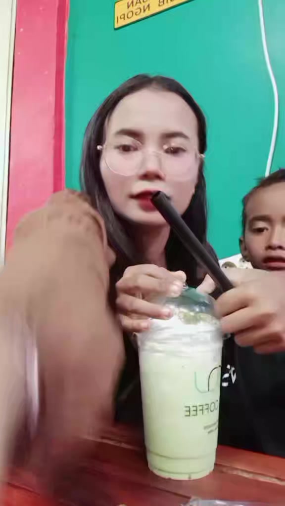 @Helen sirait