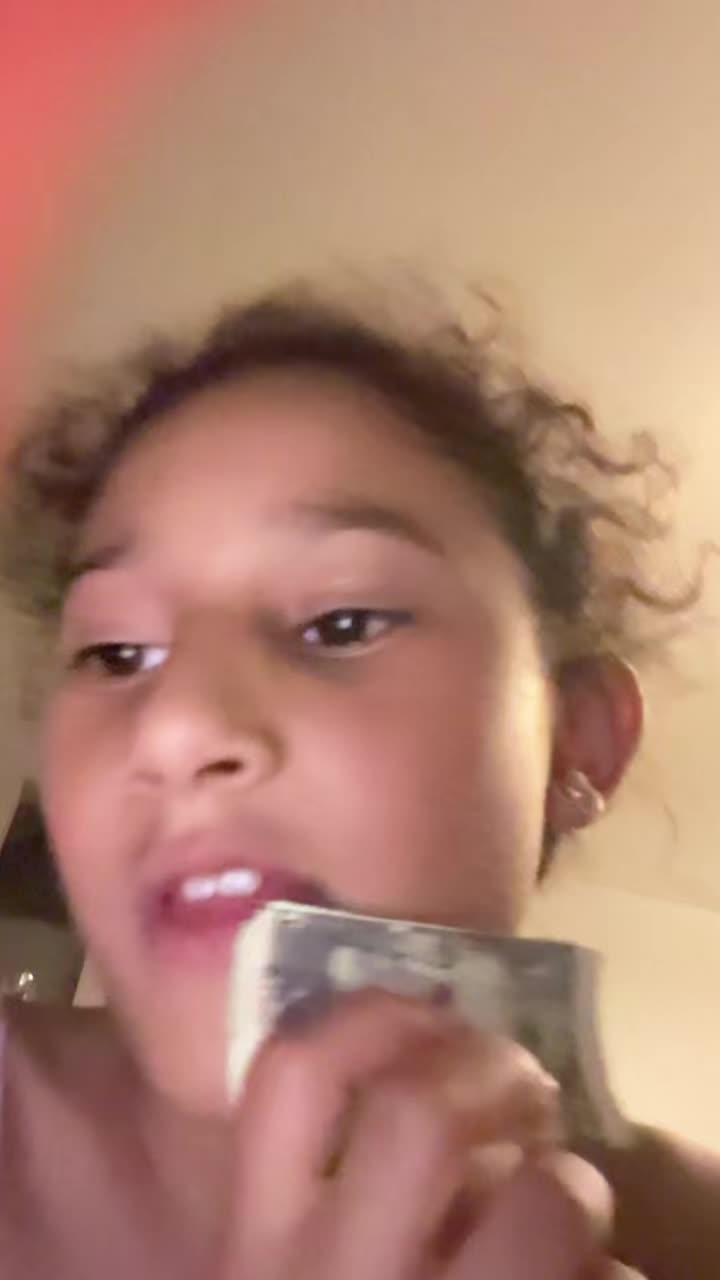 @Valentina