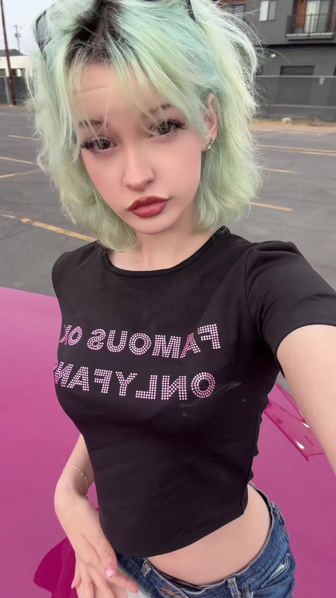 @thenolegsgirl