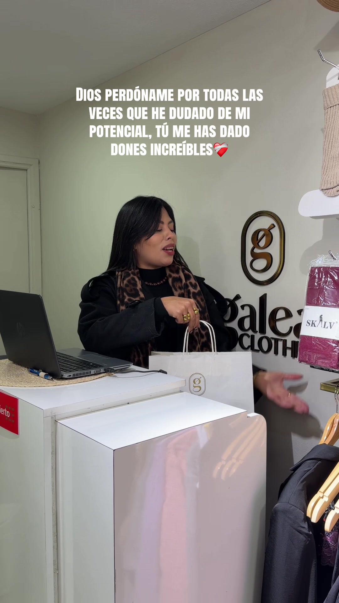 @Andrea Galue| Curvy creator🤎