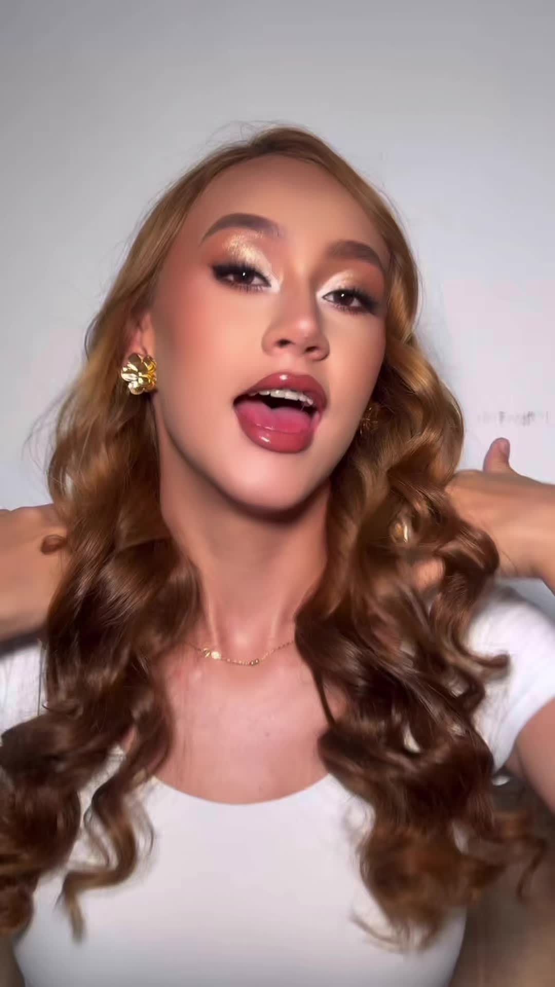 @tu_mona_favv