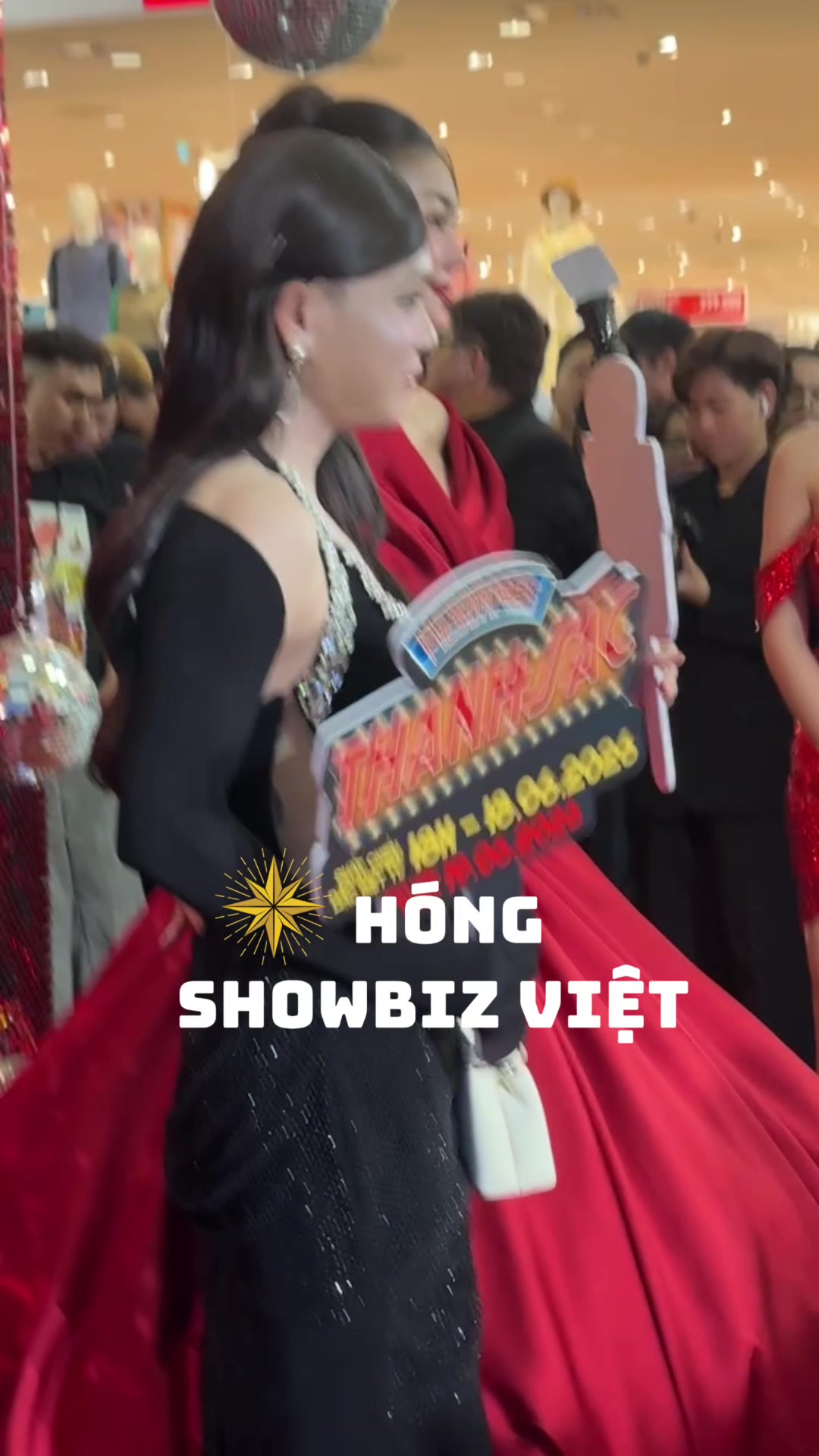 @H&oacute;ng Showbiz Việt