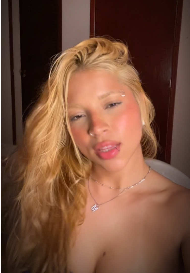 @mchelynz