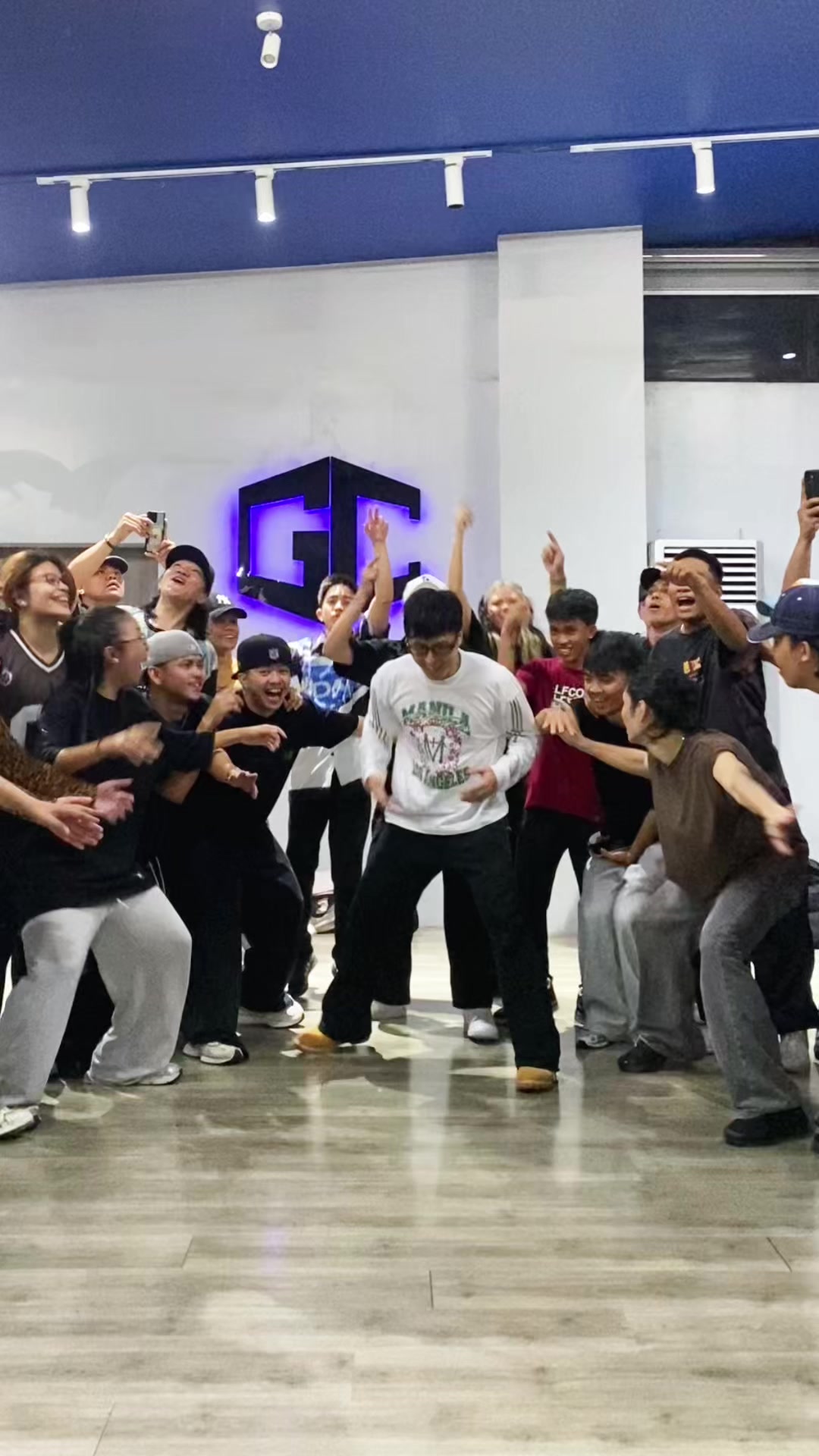 @djloonyo on IG