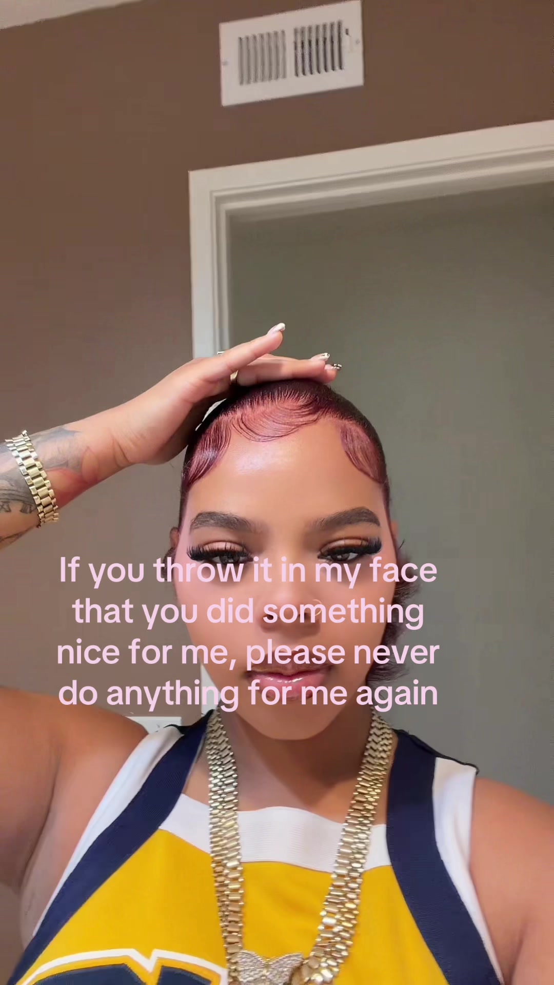 @🚶🏽&zwj;♀️