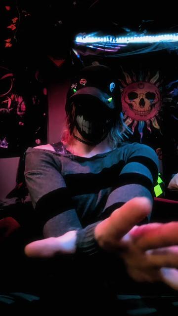 @☆ E҉C҉H҉O҉ ⛧ 🇨🇦
