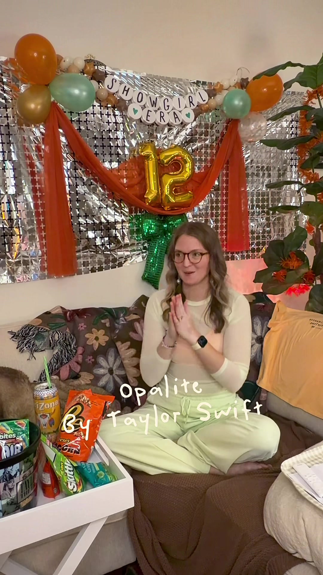 @bookswiftie 🐝
