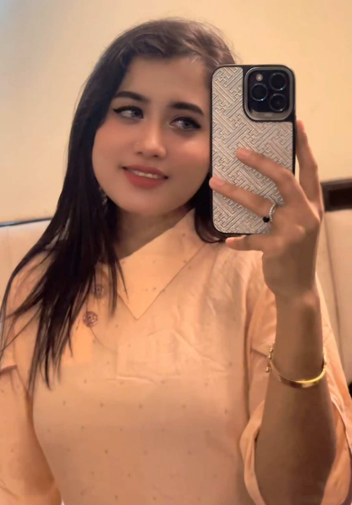 @RivaMoni