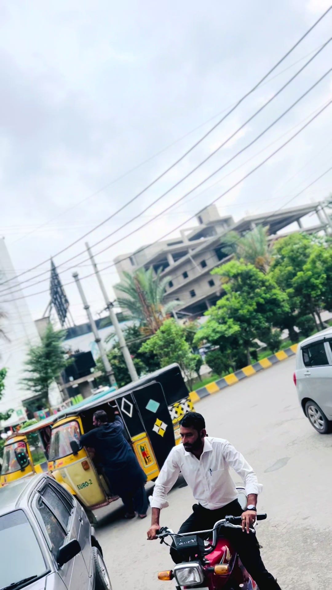 @FaRAZ LakHaN 🏴