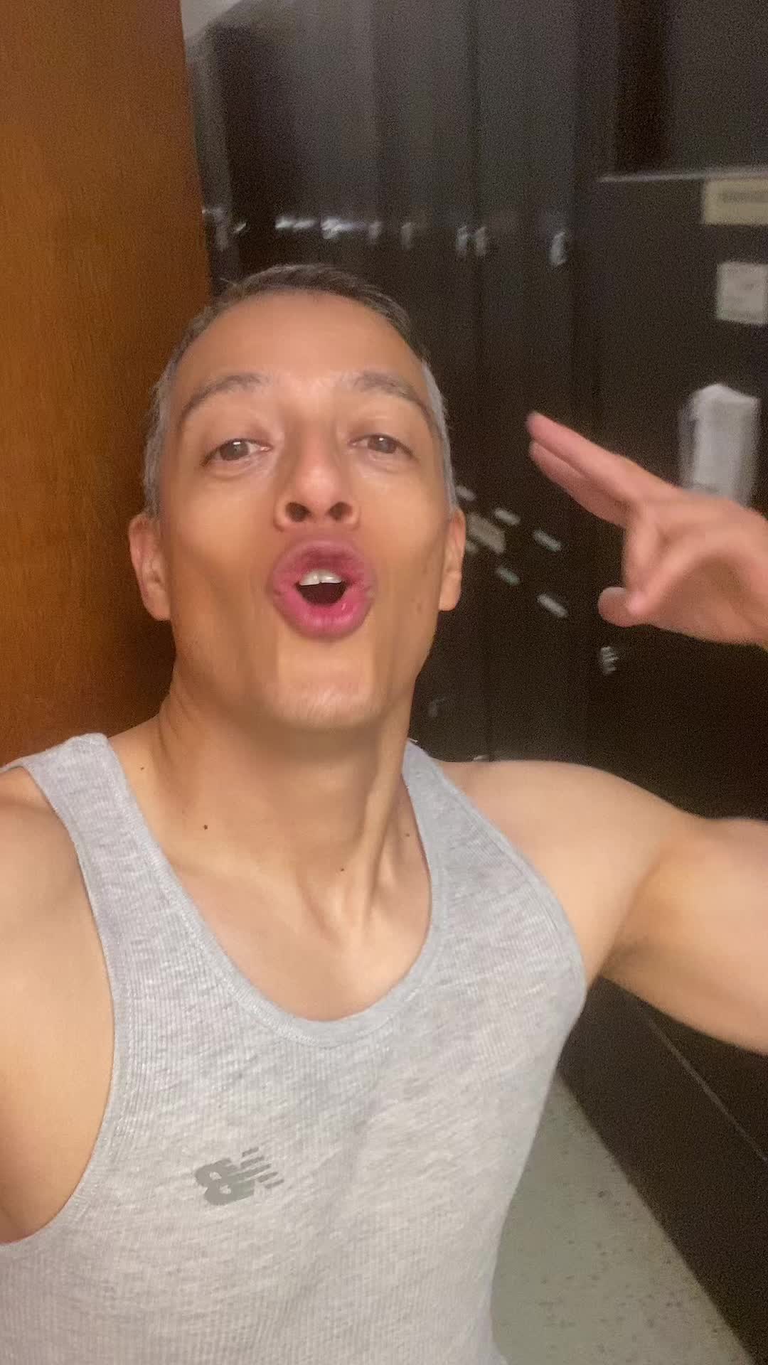 @JohnnymAb