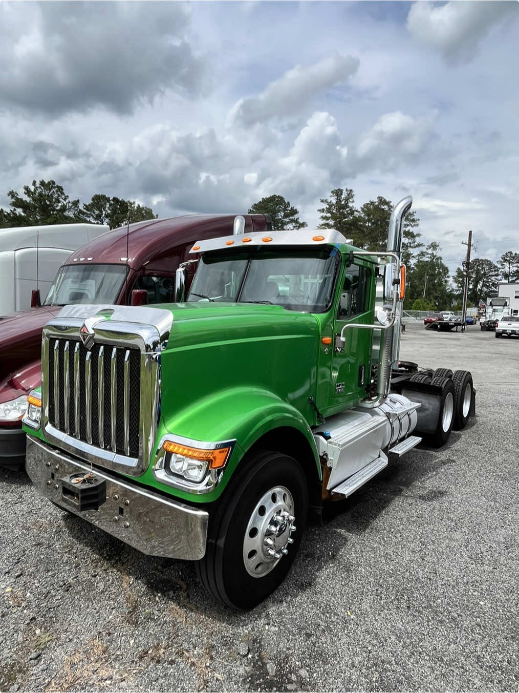 @EquiplincTrucks