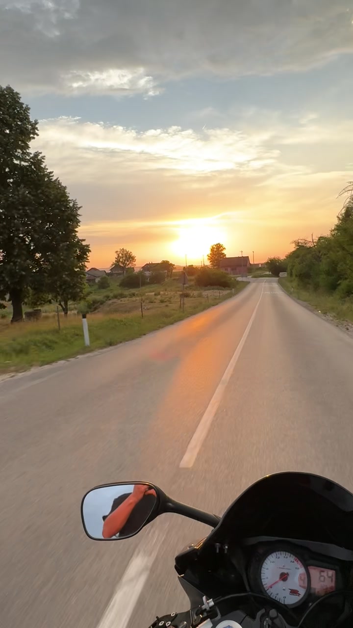 @vukajlovicc