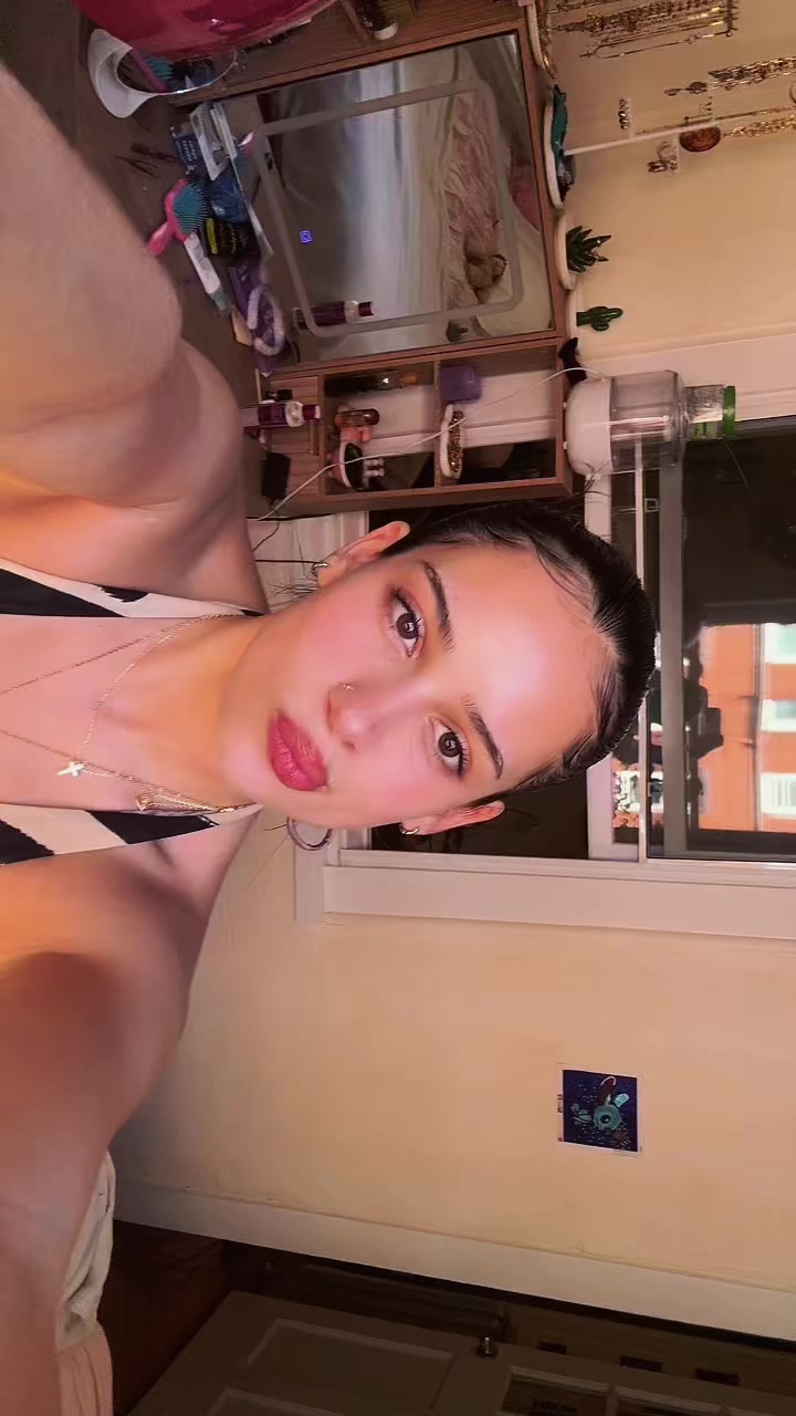 @nicole
