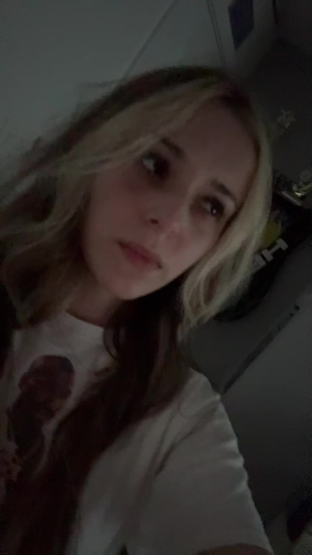 @vivian r.