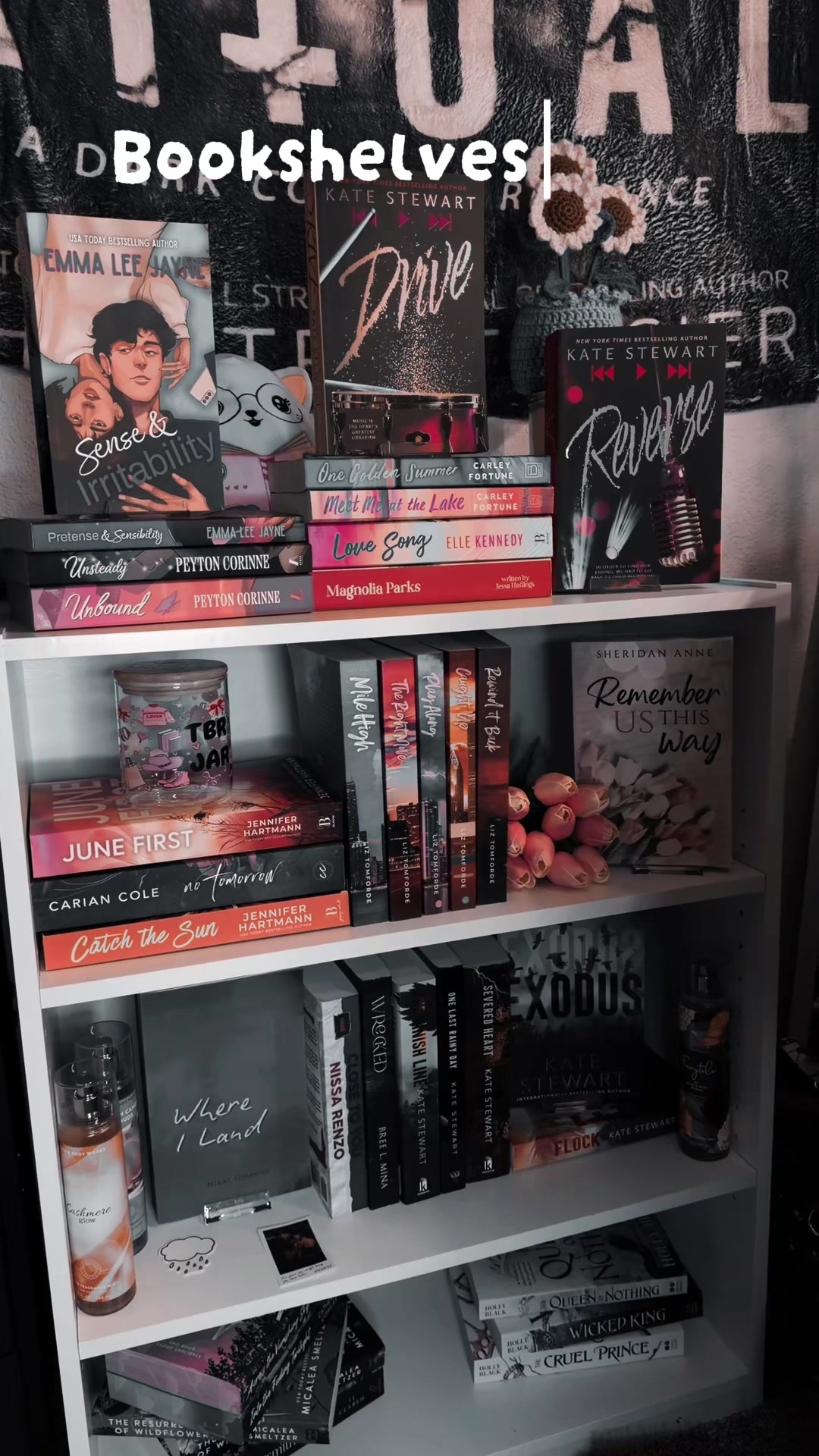 @Danielle Reads 📚☕️ 🧸