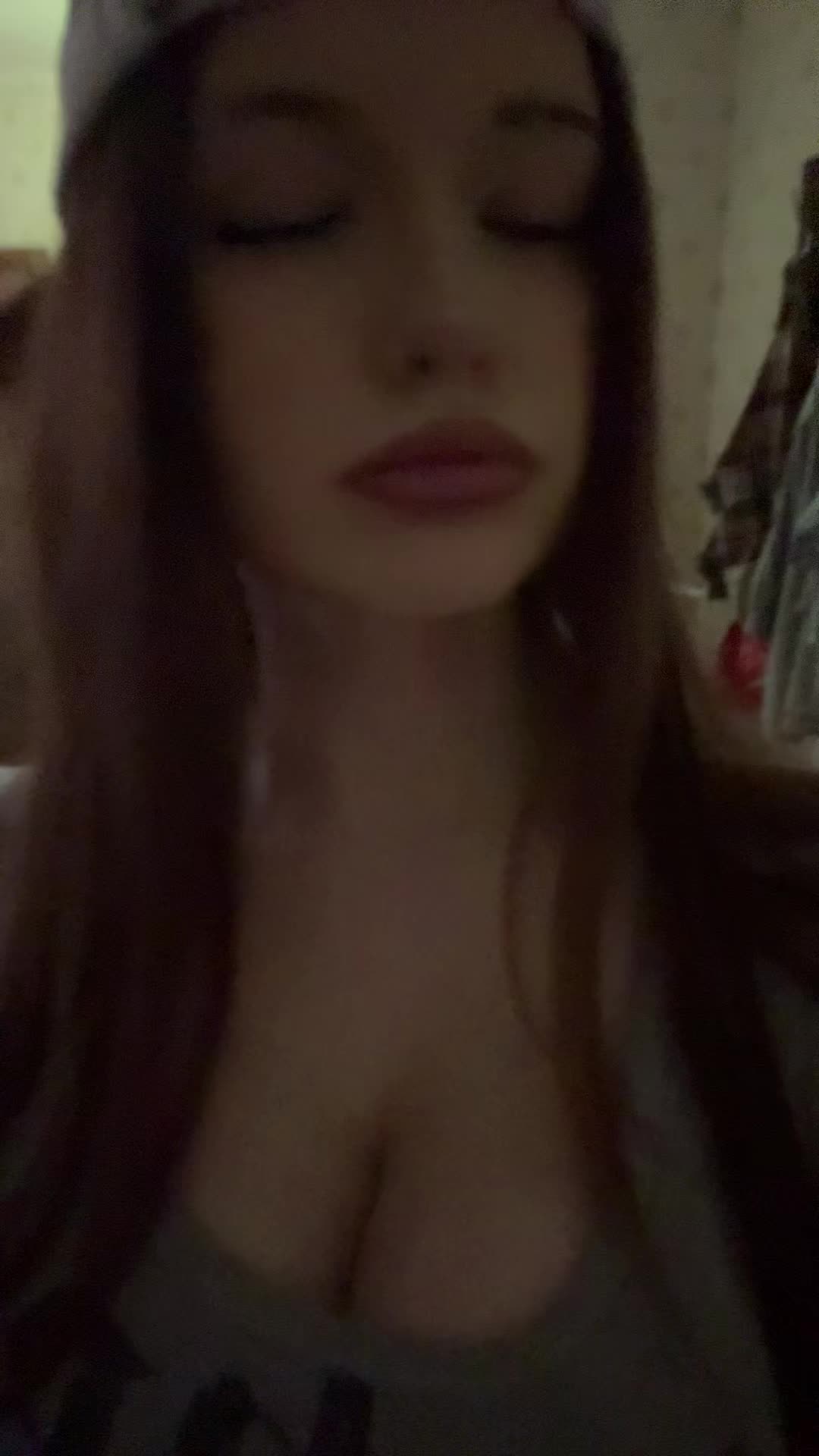 @Ищу девушку пиши я