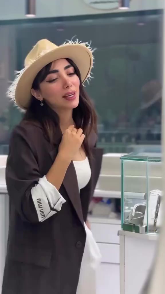 @n.ak2121