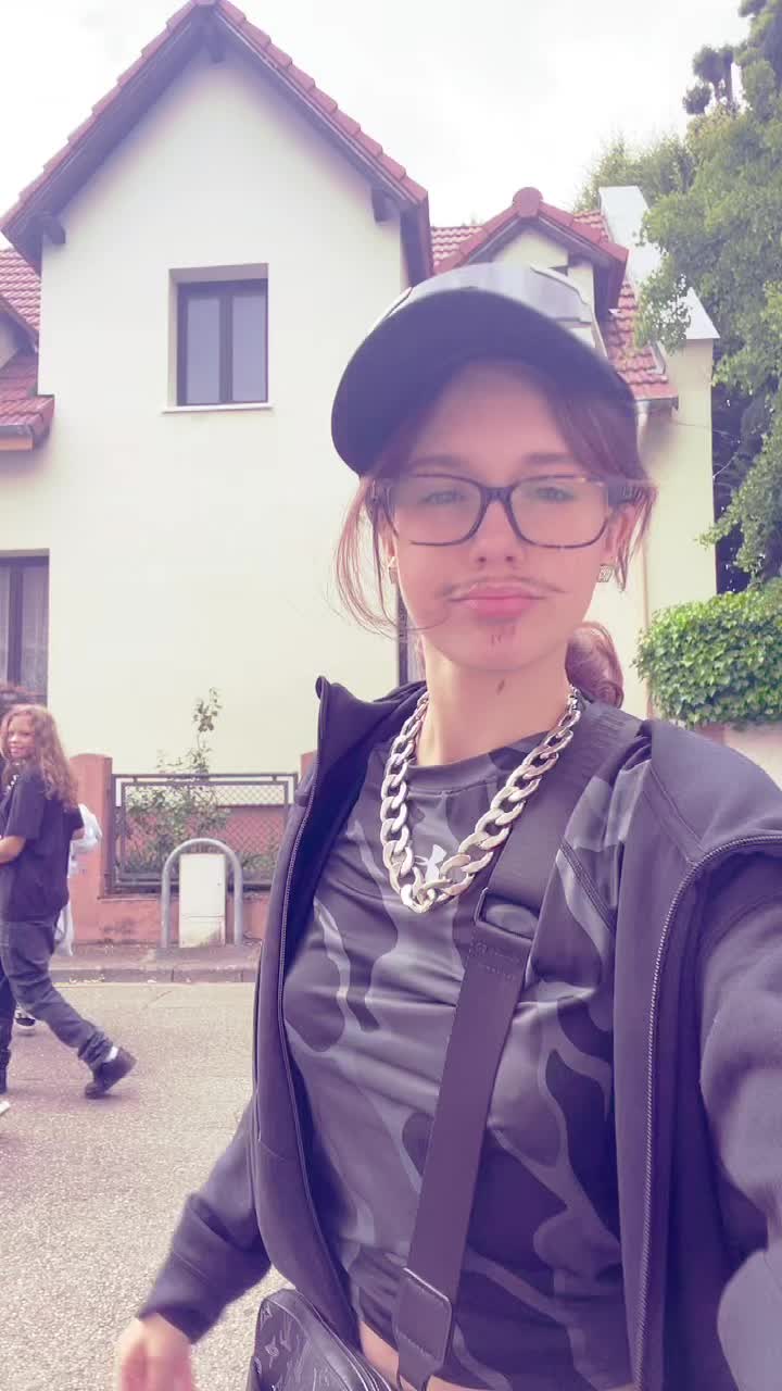 @✰