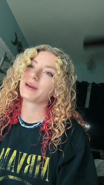 @curliefries_