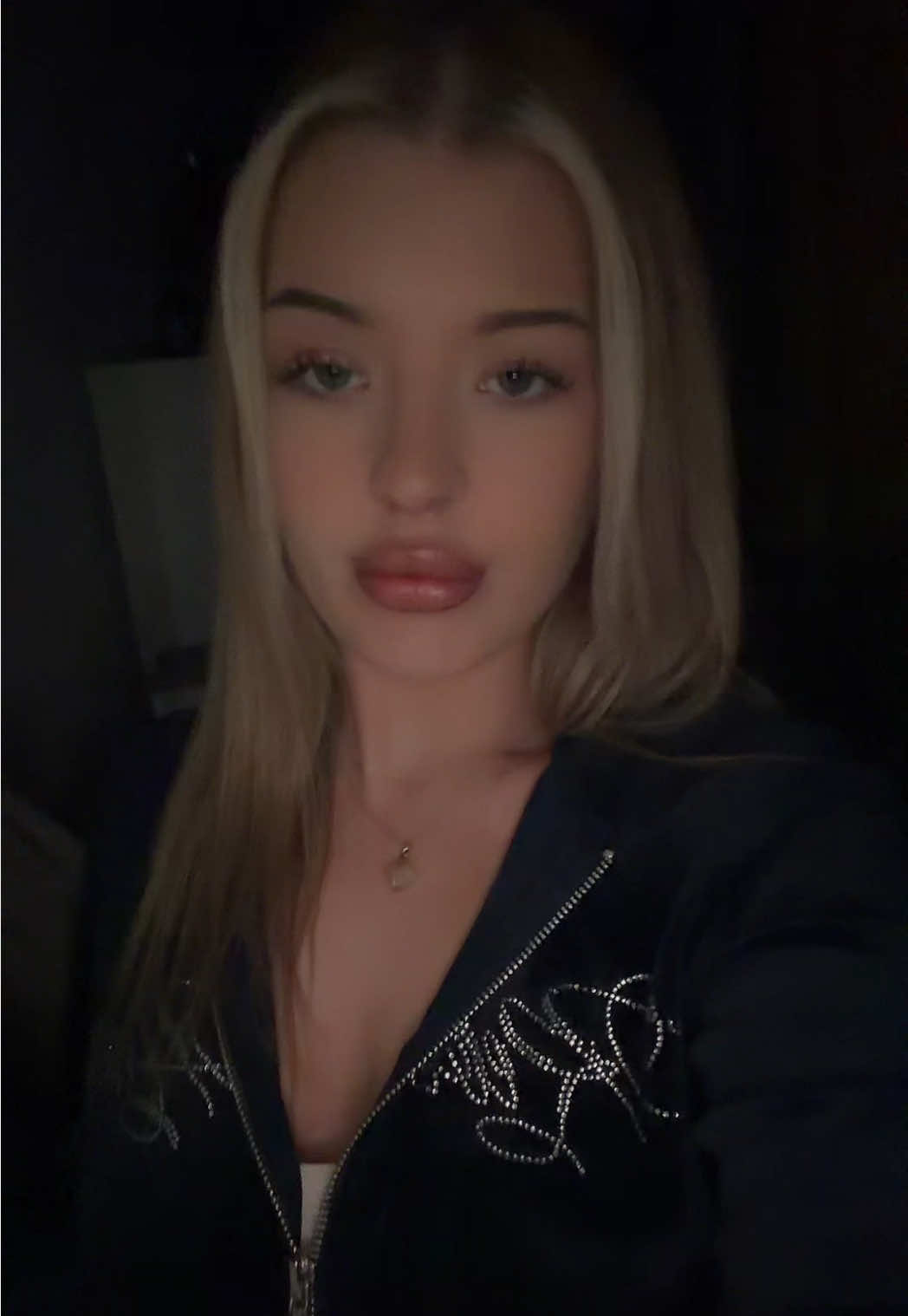 @Loisskye_