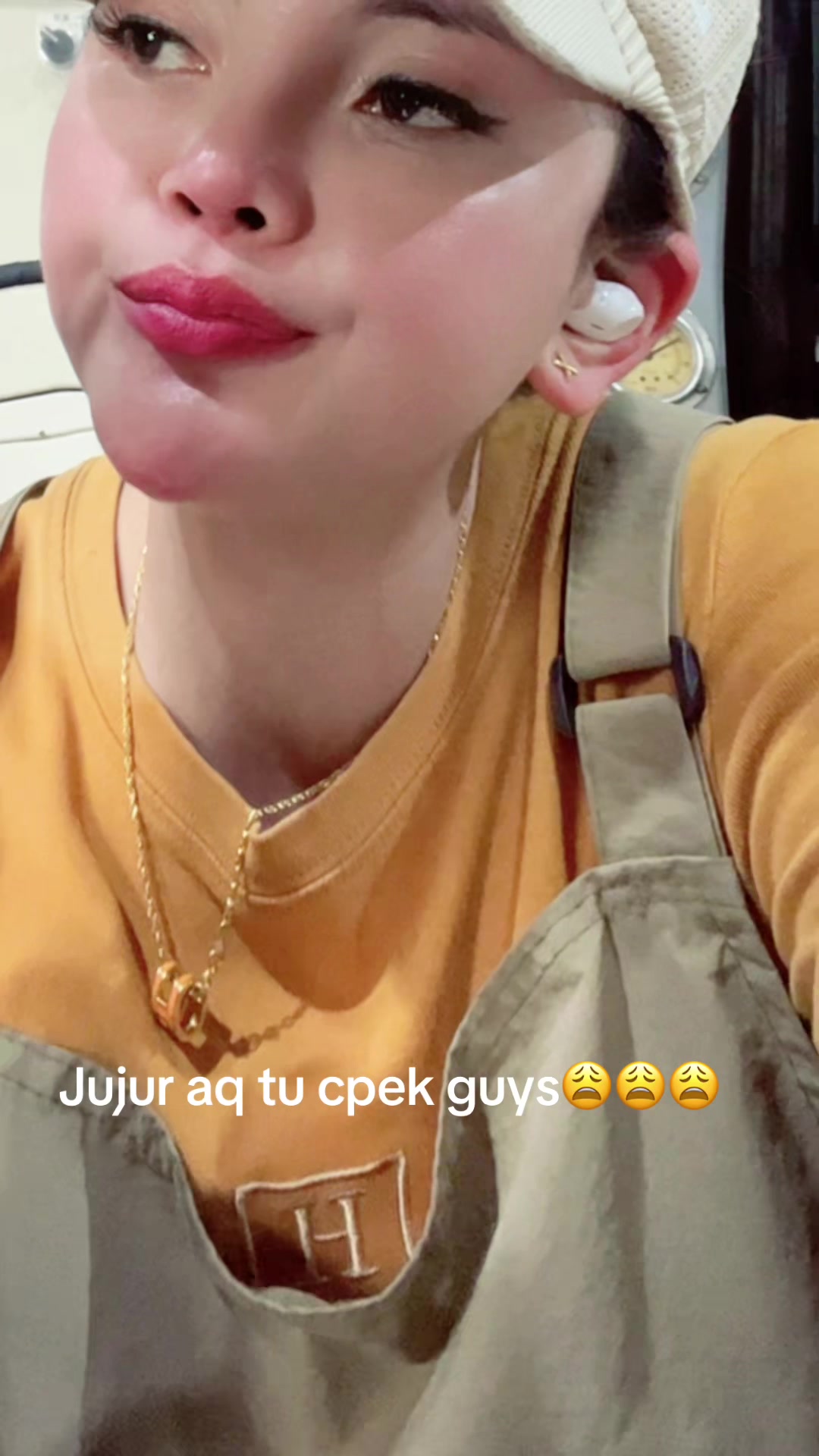 @mia Elleny.