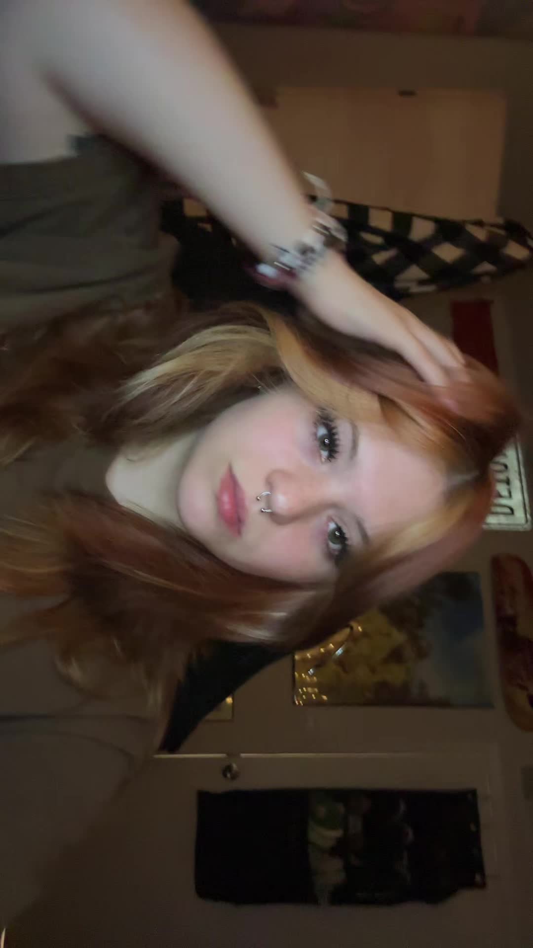 @:3