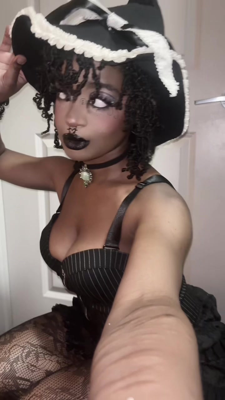 @♱