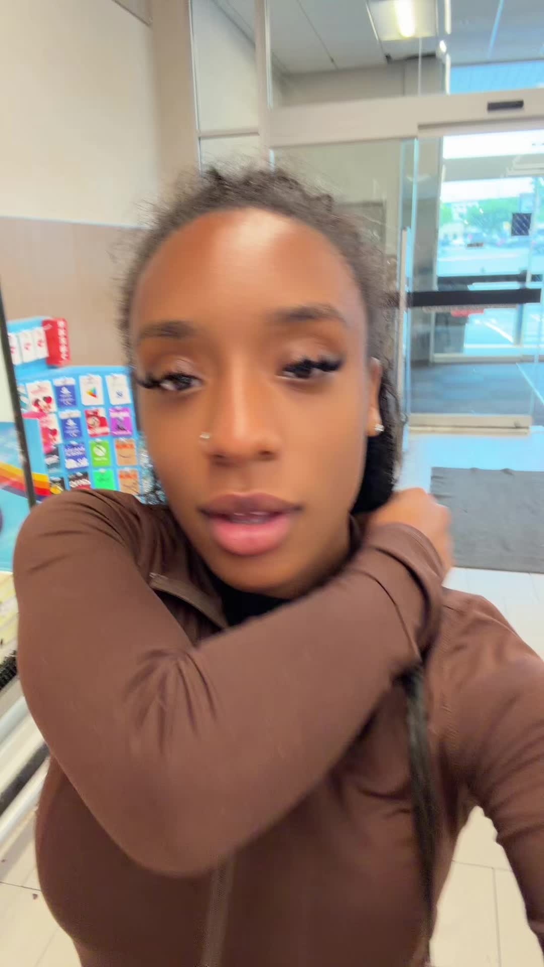 @riahnicole