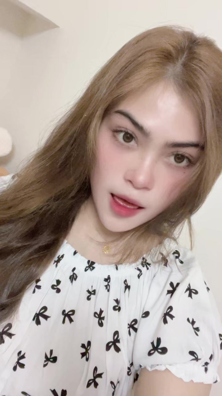 @AMI AGHATA🇭🇰