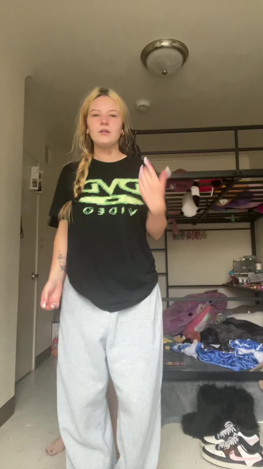 @️