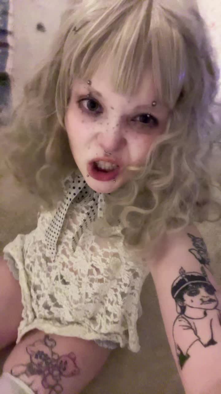 @kneesock