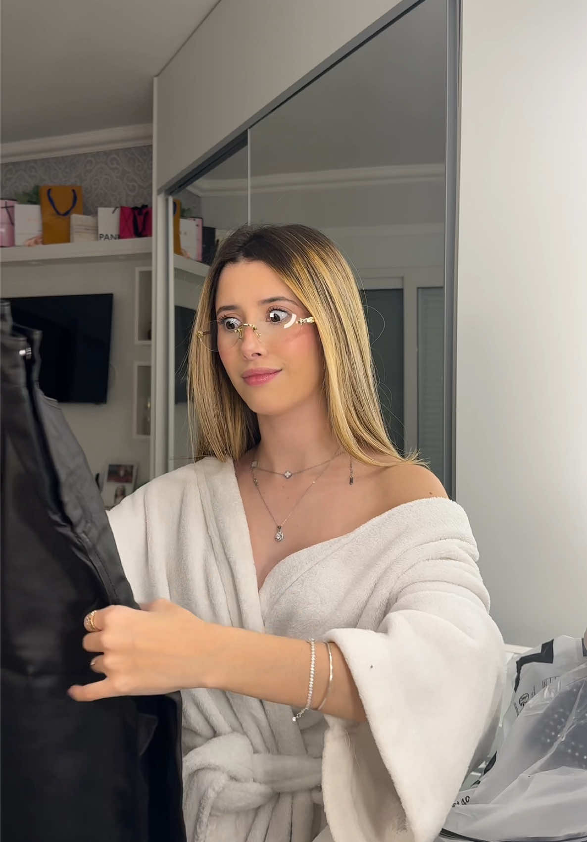 @laura