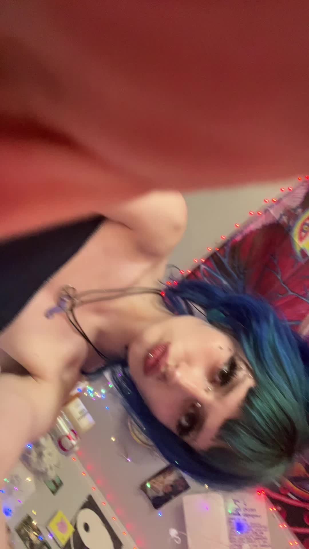 @delilah 🐝💛