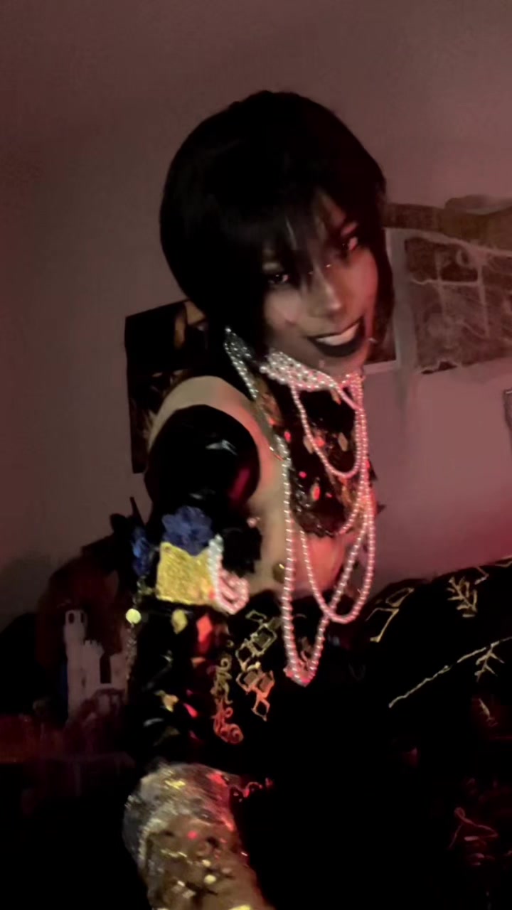 @𒉭 UrRottingVictim 𒉭