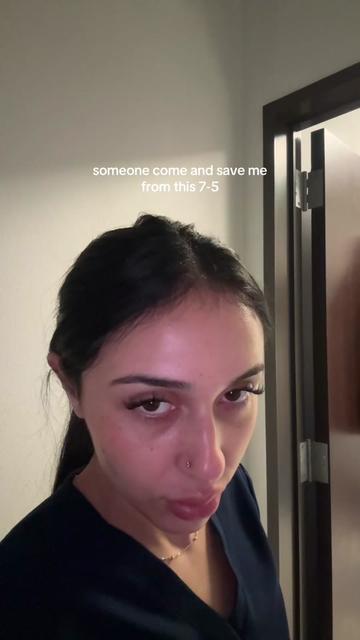 @•