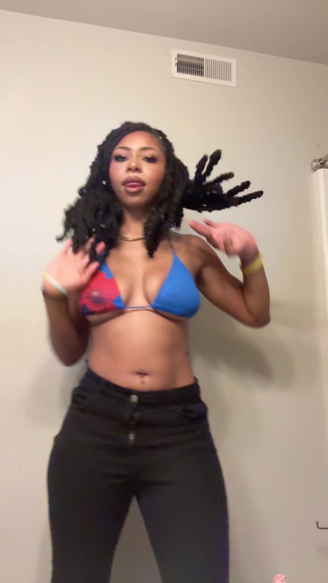 @Ayanna💕🙂
