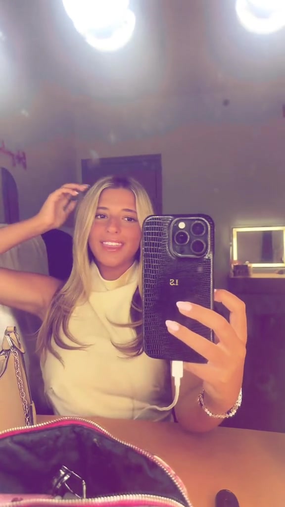 @izzysavo