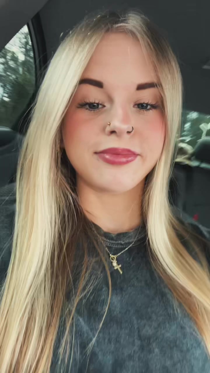 @ur.favorite.blonde24