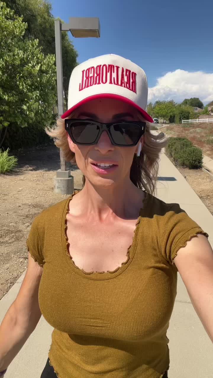 @Monica| Real Estate Hype Girl