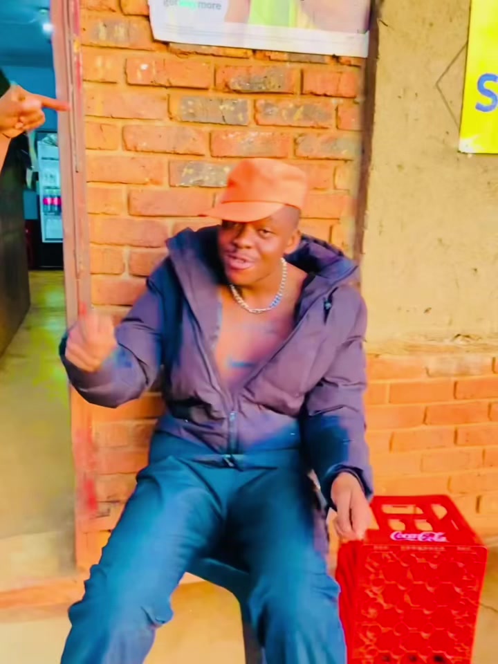 @Leblesser via LnB705
