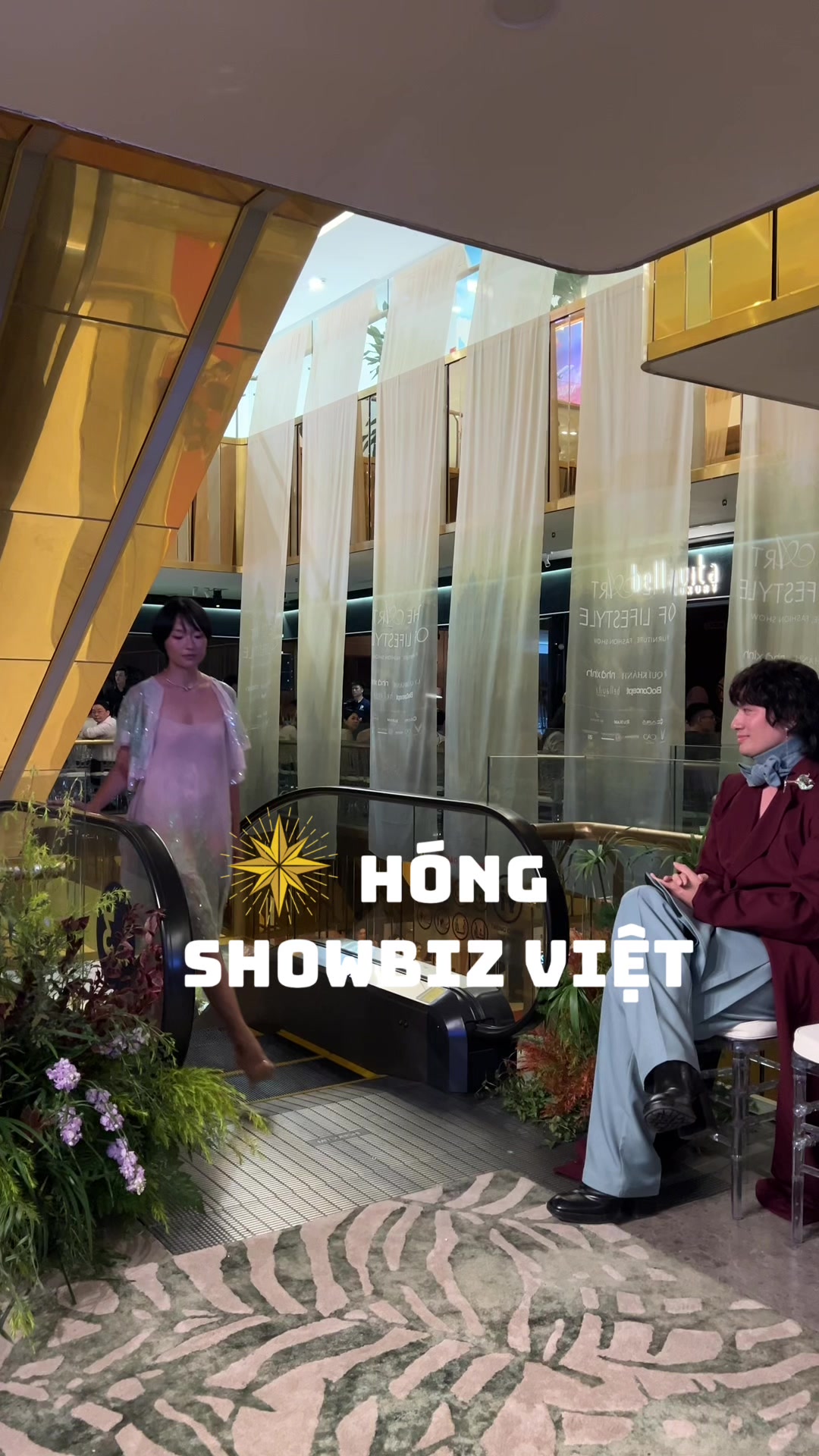 @H&oacute;ng Showbiz Việt